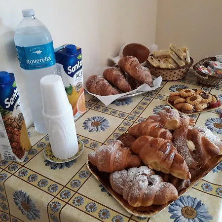 לינה וארוחת בוקר Stazione 3*